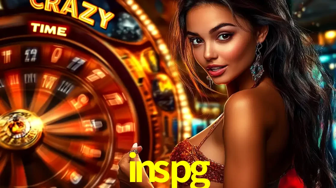 Mulher ao lado da roda de prêmios do jogo de cassino ao vivo Crazy Time, um dos shows de jogos mais emocionantes oferecidos pela plataforma de apostas inspg.
